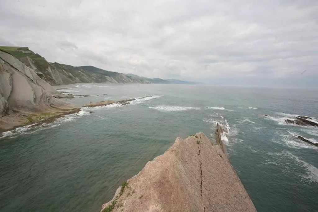 2 Habit, Sala, Terraza, Jardin, Parking Gratis Apartamento Zumaia 0*,  Espanha